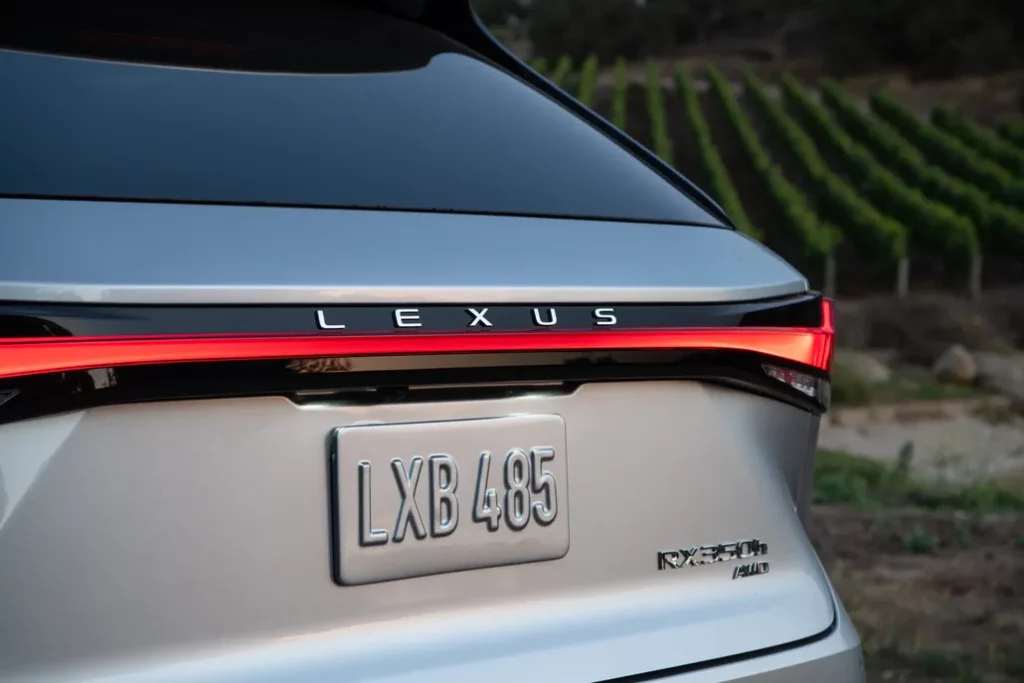 Lexus Rear Zoom In