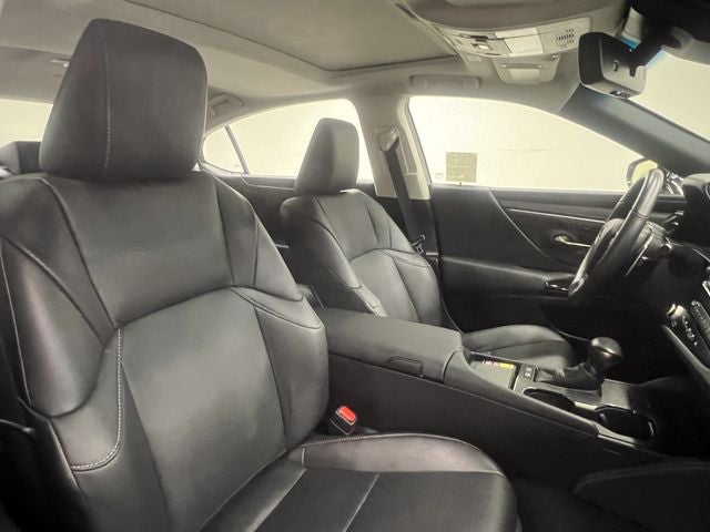 2025 Lexus ES 300h