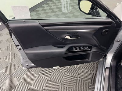 2025 Lexus ES 300h