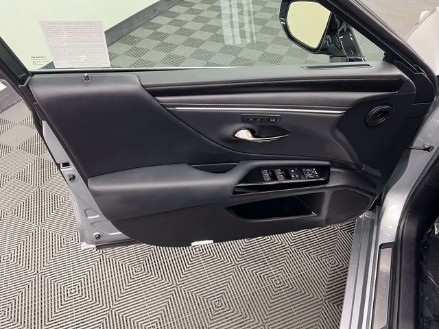 2025 Lexus ES 300h