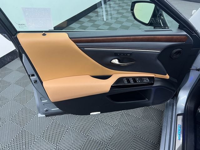2023 Lexus ES 300h