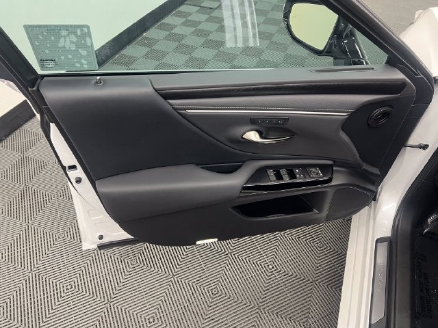 2025 Lexus ES 300h