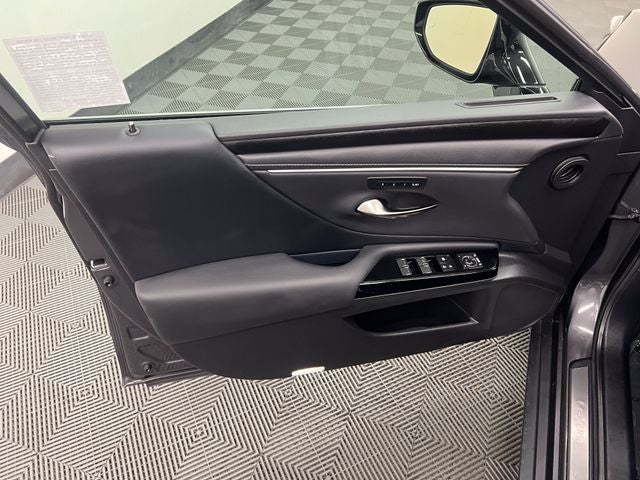 2025 Lexus ES 300h