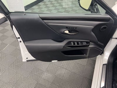 2025 Lexus ES 300h