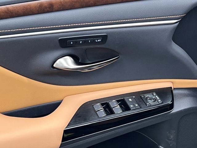 2025 Lexus ES 300h