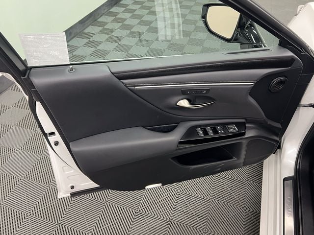 2023 Lexus ES 300h