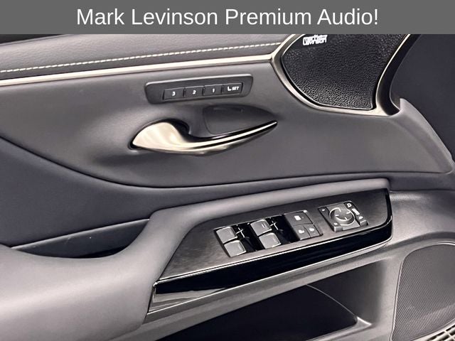 2025 Lexus ES 300h Luxury