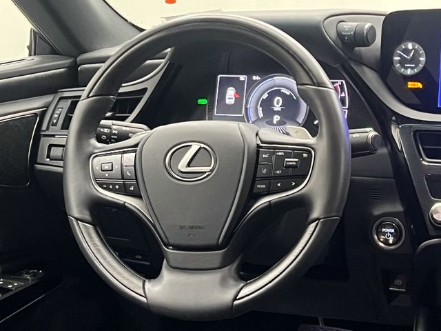 2025 Lexus ES 300h Luxury