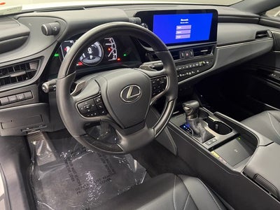2025 Lexus ES 300h Luxury