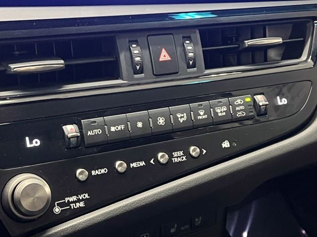 2025 Lexus ES 300h Luxury