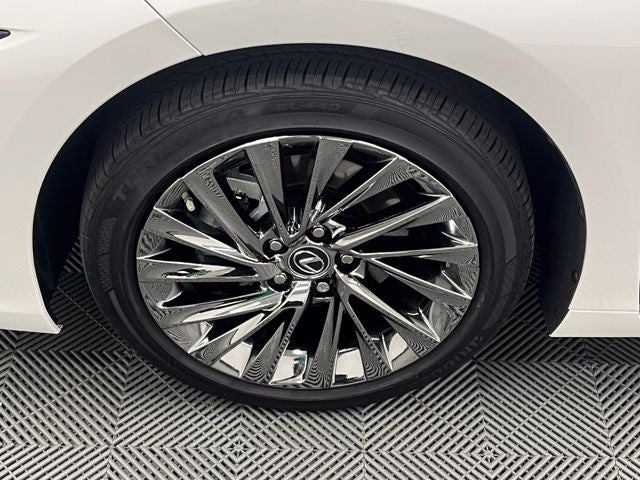 2025 Lexus ES 300h Luxury