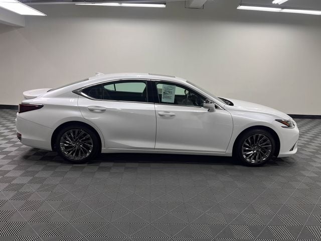 2025 Lexus ES 300h Luxury