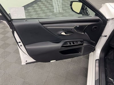 2025 Lexus ES 300h Luxury