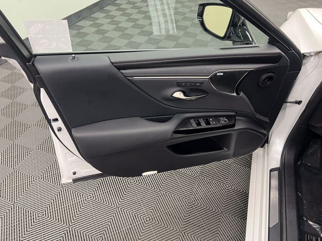 2025 Lexus ES 300h Luxury