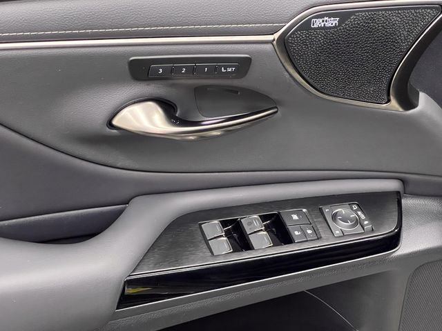 2025 Lexus ES 300h Luxury