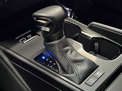 2025 Lexus ES 300h Luxury