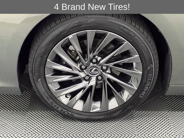 2025 Lexus ES 300h Luxury