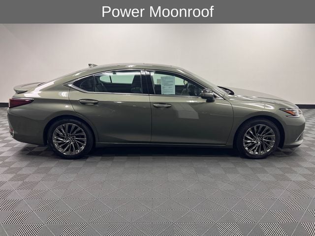 2025 Lexus ES 300h Luxury