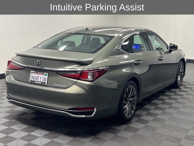 2025 Lexus ES 300h Luxury