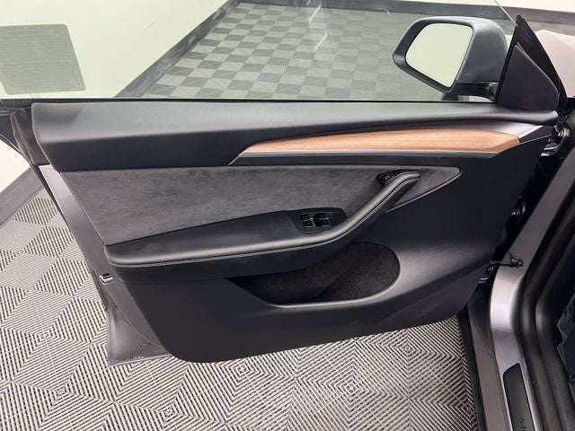 2025 Tesla Model Y Long Range