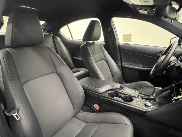 2025 Lexus IS 300 F SPORT Design