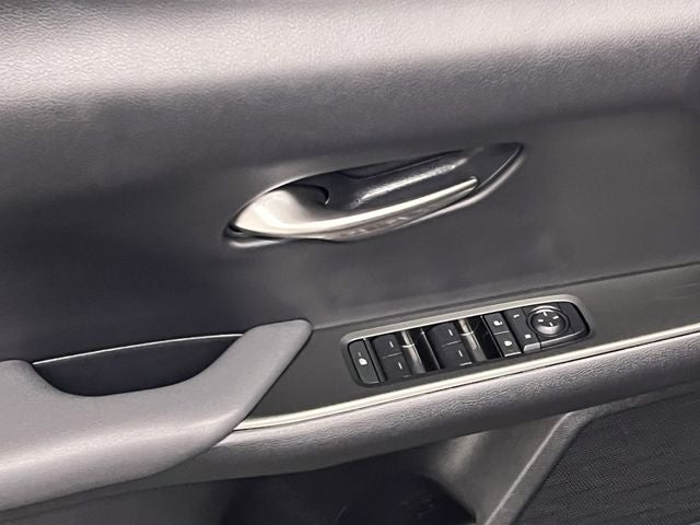 2025 Lexus UX 300h