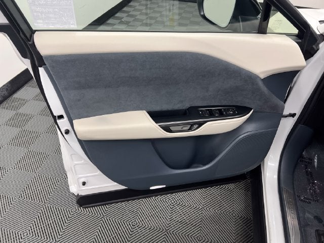 2023 Lexus RZ 450e Luxury
